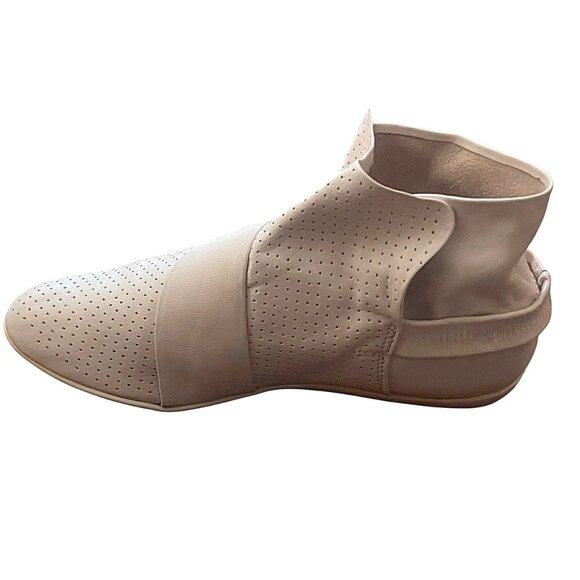 Class Act Women's Round Toe Perforated Pattern Cross Bow Tie Leather Ankle Boots - Picture 5 of 6